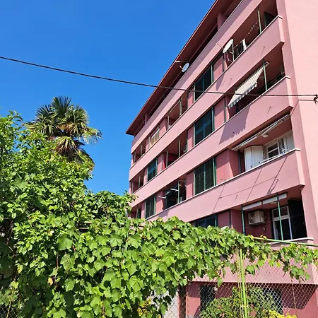 Sunny Oasis Apartament *